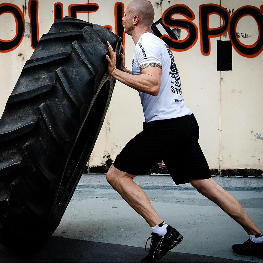 tyre flipping 2141109 1280(1)
